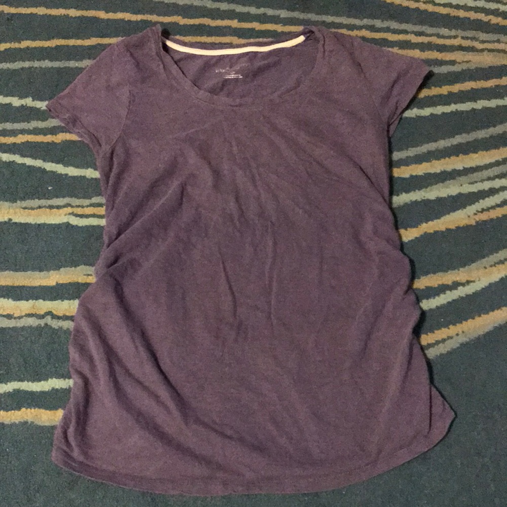 (3/$25) GUC Liz Lange maternity scoop neck t-shirt